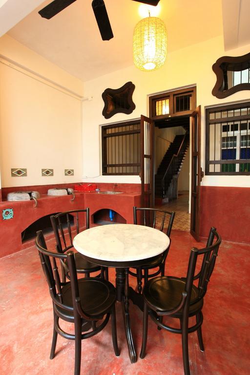 99 Oldtown Boutique Guesthouse Sha Extra Plus Phuket Eksteriør bilde