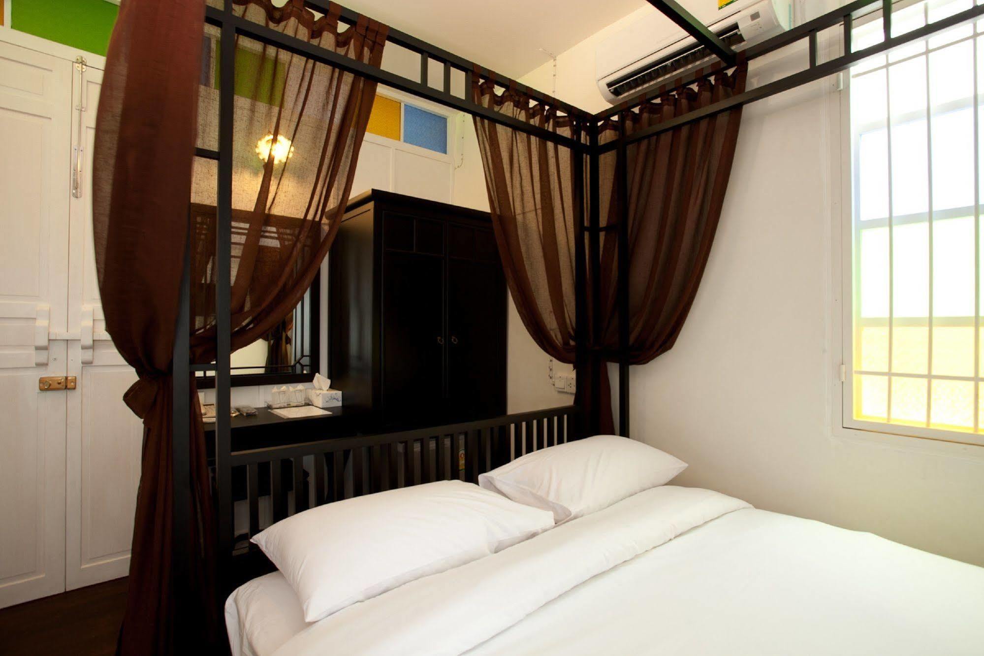 99 Oldtown Boutique Guesthouse Sha Extra Plus Phuket Eksteriør bilde