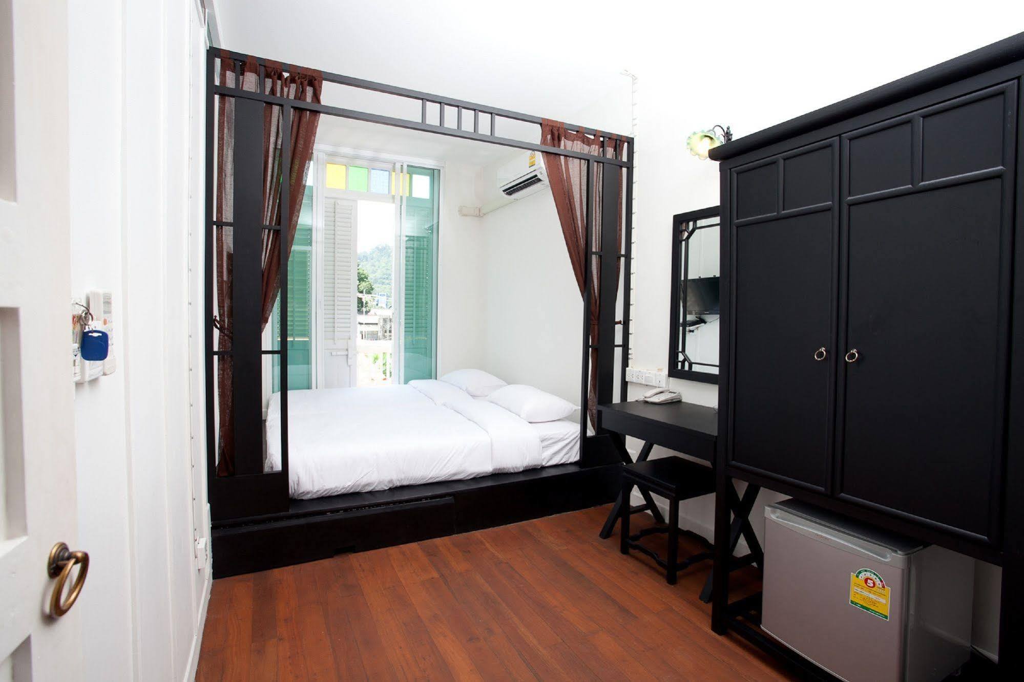 99 Oldtown Boutique Guesthouse Sha Extra Plus Phuket Eksteriør bilde