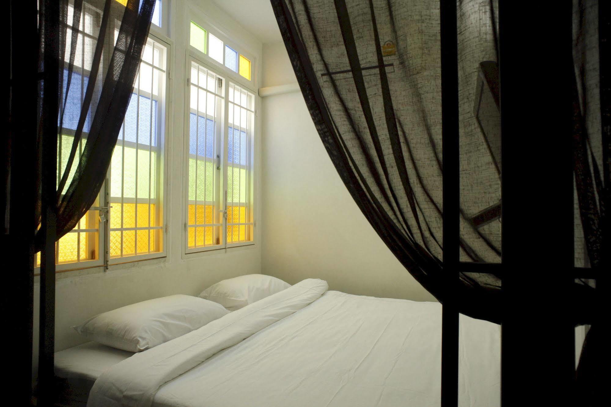 99 Oldtown Boutique Guesthouse Sha Extra Plus Phuket Eksteriør bilde