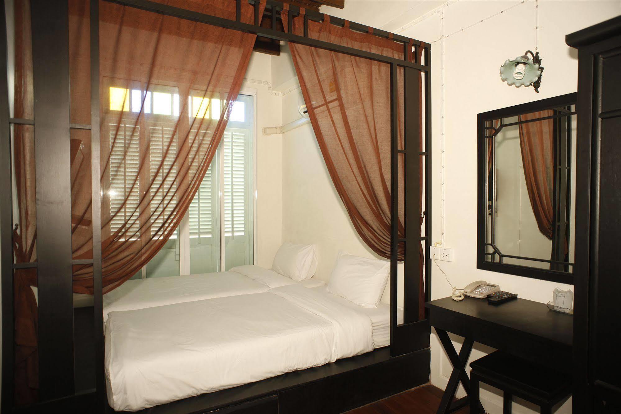99 Oldtown Boutique Guesthouse Sha Extra Plus Phuket Eksteriør bilde