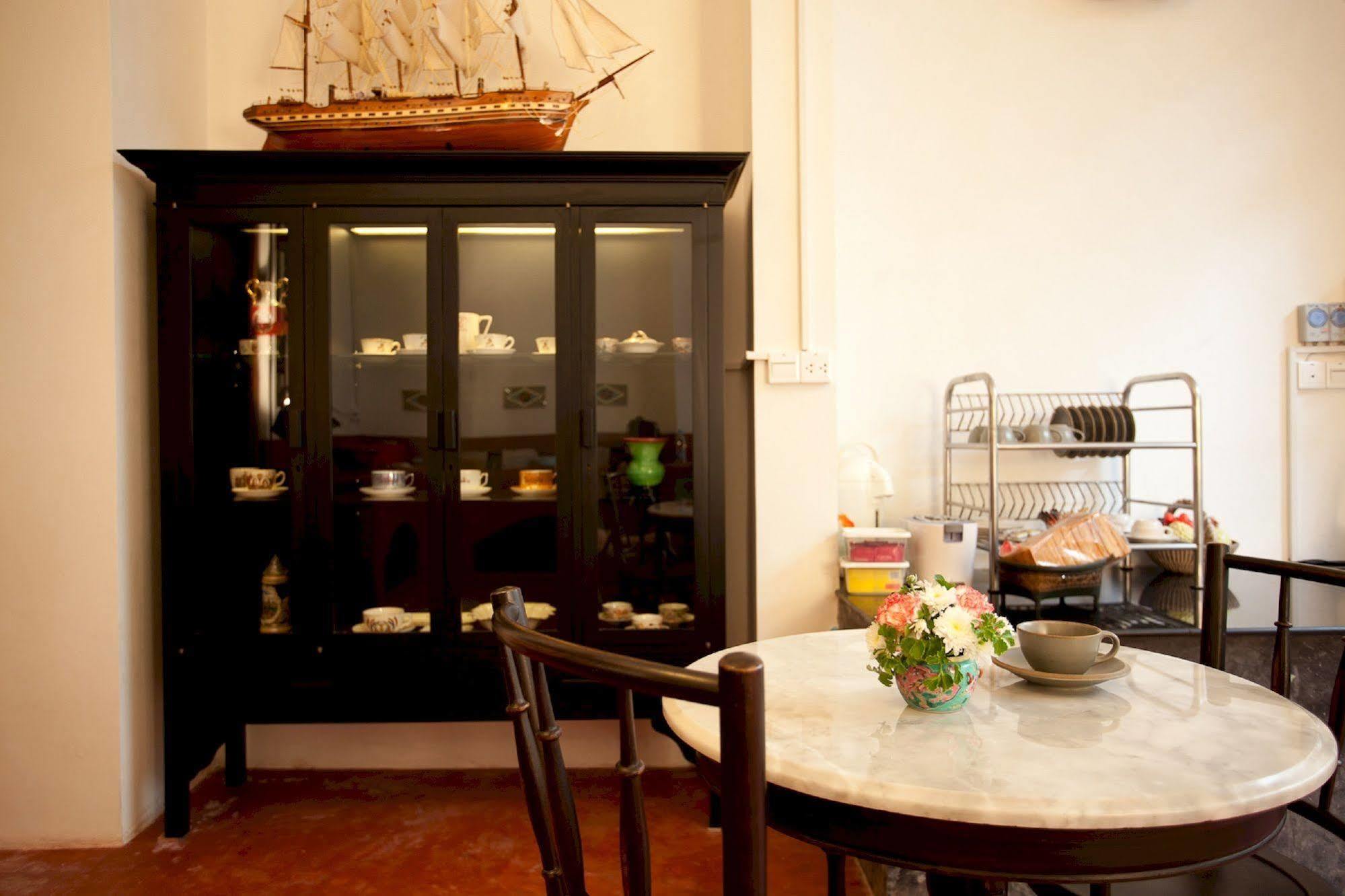 99 Oldtown Boutique Guesthouse Sha Extra Plus Phuket Eksteriør bilde