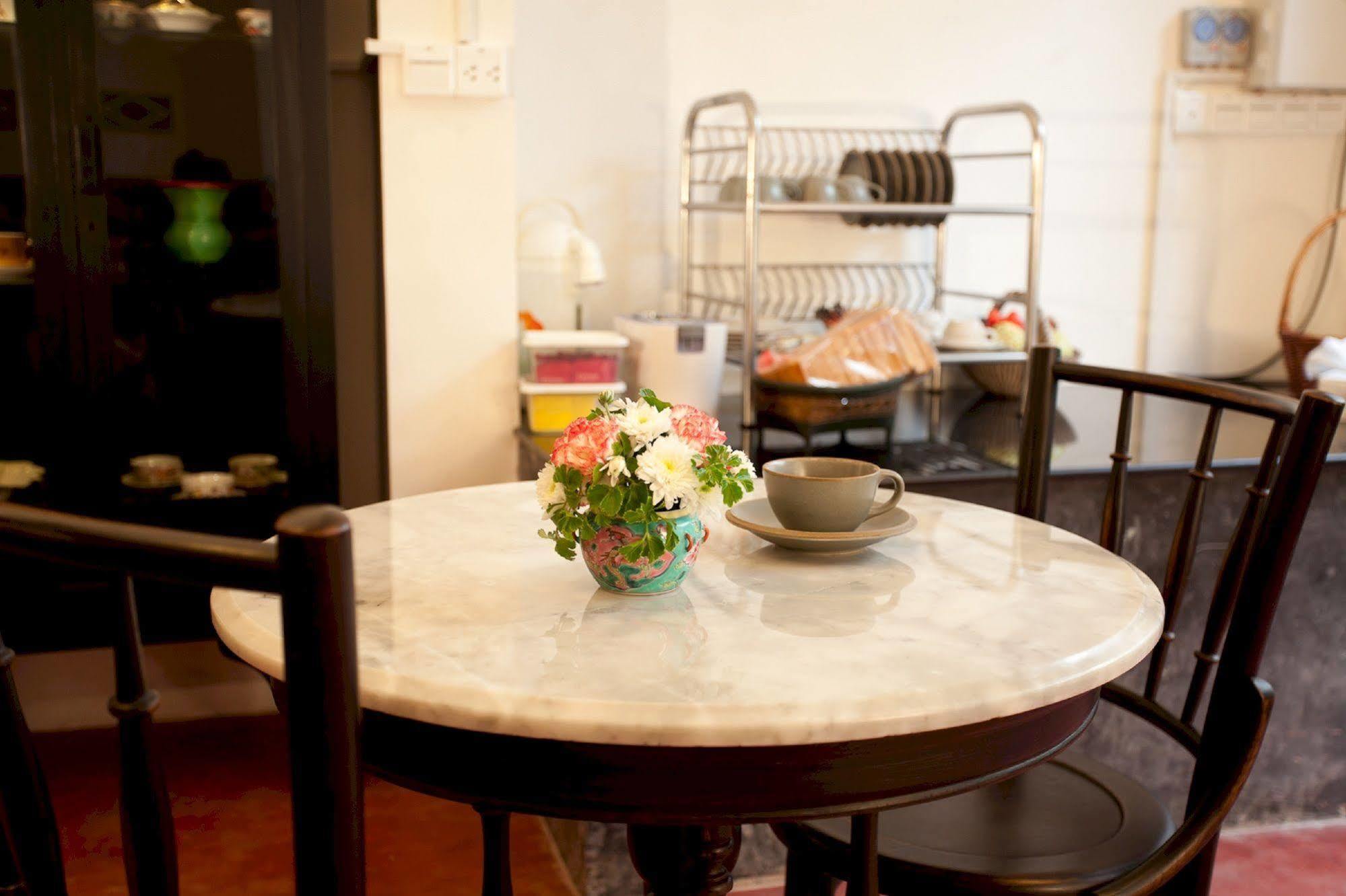 99 Oldtown Boutique Guesthouse Sha Extra Plus Phuket Eksteriør bilde