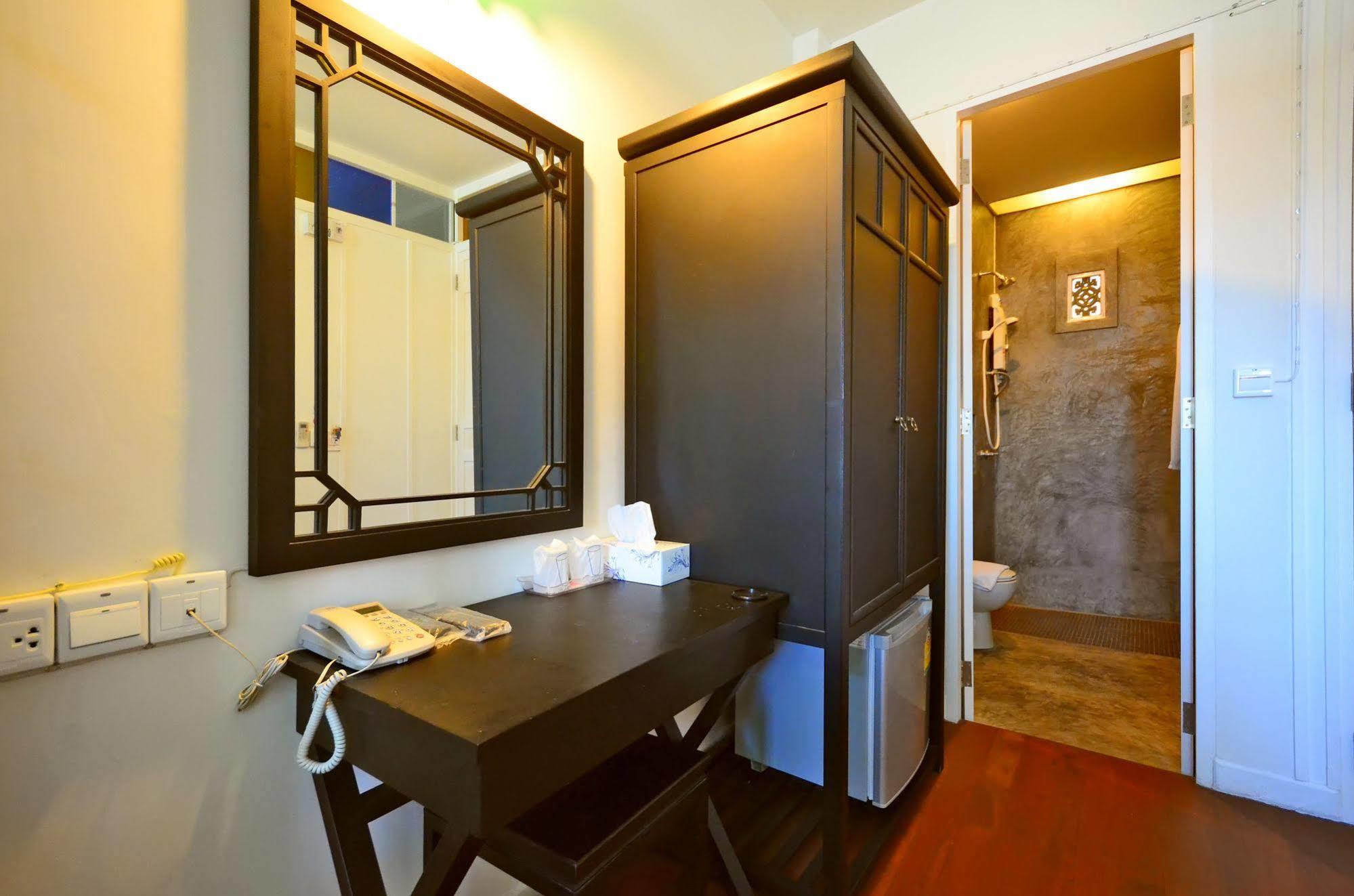 99 Oldtown Boutique Guesthouse Sha Extra Plus Phuket Eksteriør bilde