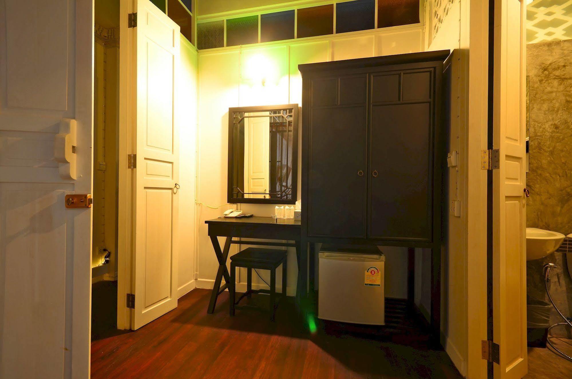 99 Oldtown Boutique Guesthouse Sha Extra Plus Phuket Eksteriør bilde