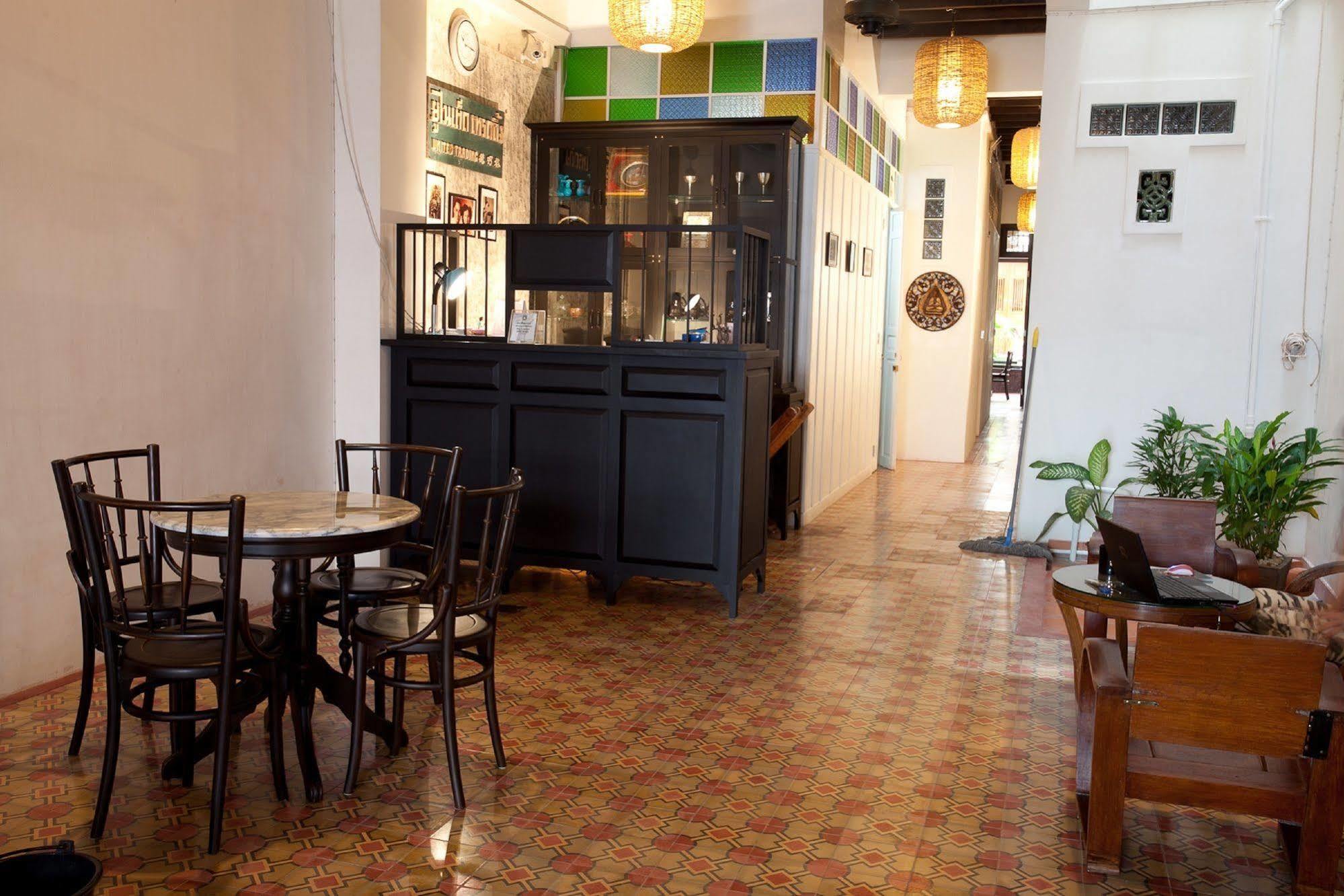 99 Oldtown Boutique Guesthouse Sha Extra Plus Phuket Eksteriør bilde