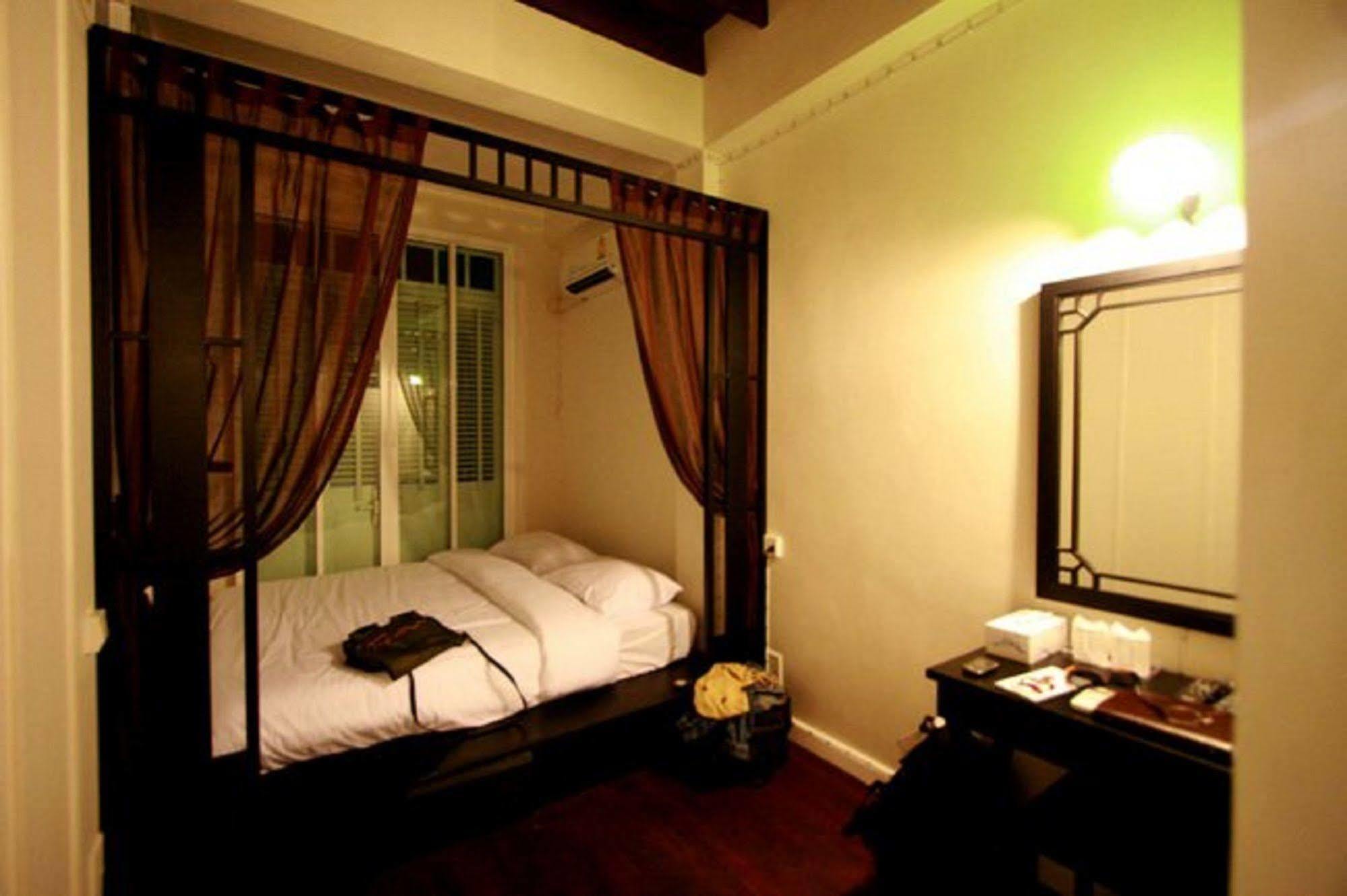 99 Oldtown Boutique Guesthouse Sha Extra Plus Phuket Eksteriør bilde