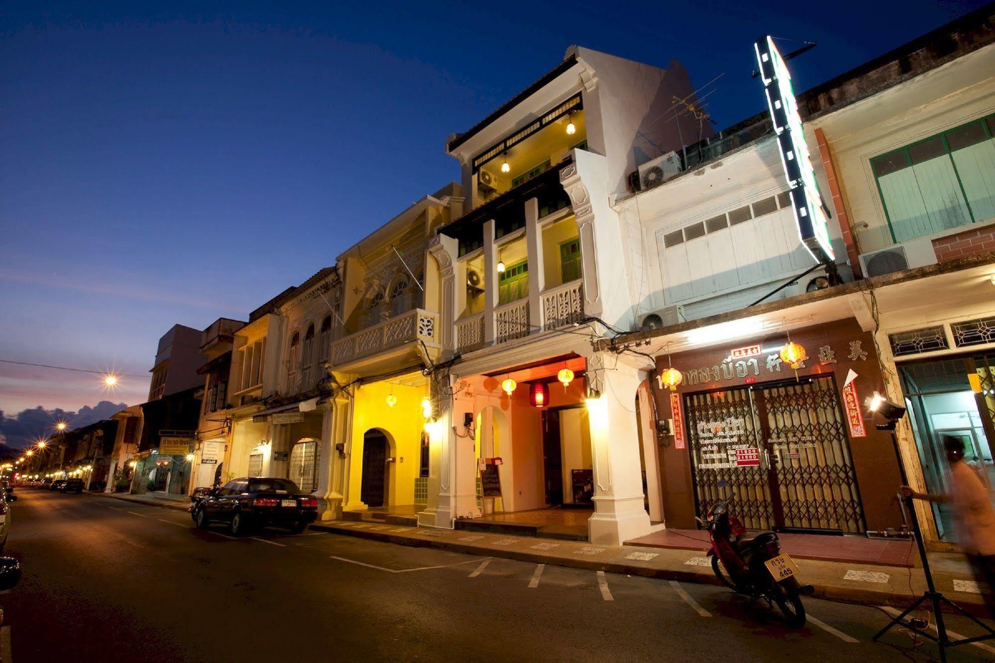 99 Oldtown Boutique Guesthouse Sha Extra Plus Phuket Eksteriør bilde